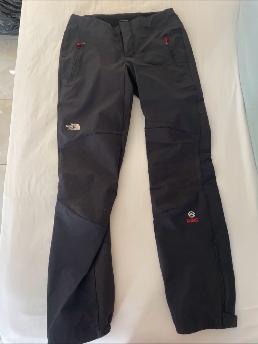 The North Face Black Softshell Hiking Pants with Red Zipper Pulls 6 regular